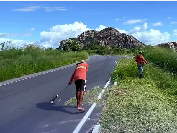 Secretaria de Desenvolvimento Urbano, Meio Ambiente e Serviços Públicos intensifica trabalhos em Quixadá